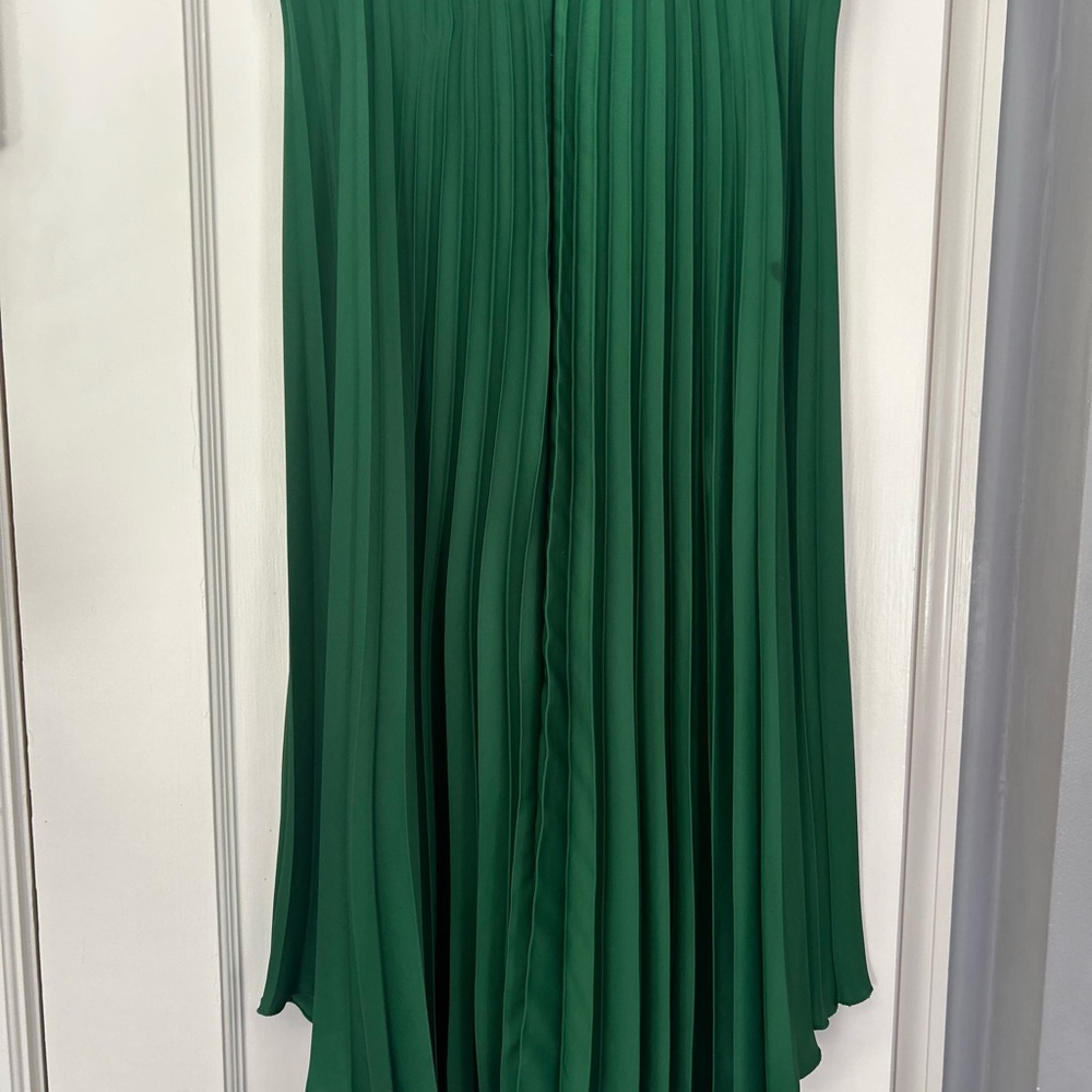 Elegant Green Pleated Skirt